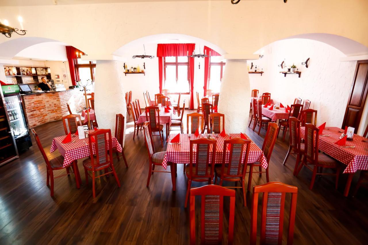 Bed and Breakfast Un Pizzico Di Italiano Etterem Es Panzio Ньиредьхаза Экстерьер фото