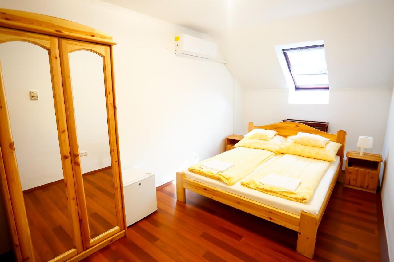 Bed and Breakfast Un Pizzico Di Italiano Etterem Es Panzio Ньиредьхаза Экстерьер фото